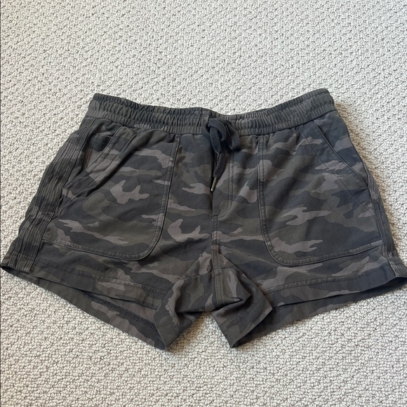 Athleta Camo Print Shorts - Picture 1 of 5